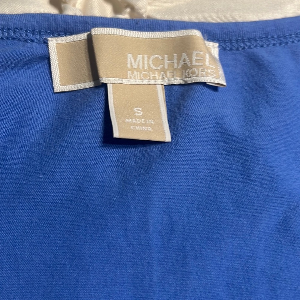 Size small top